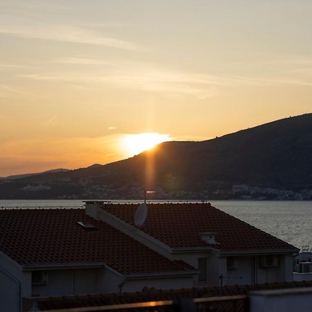Studio-Appartements Emwey Trogir Exterior foto